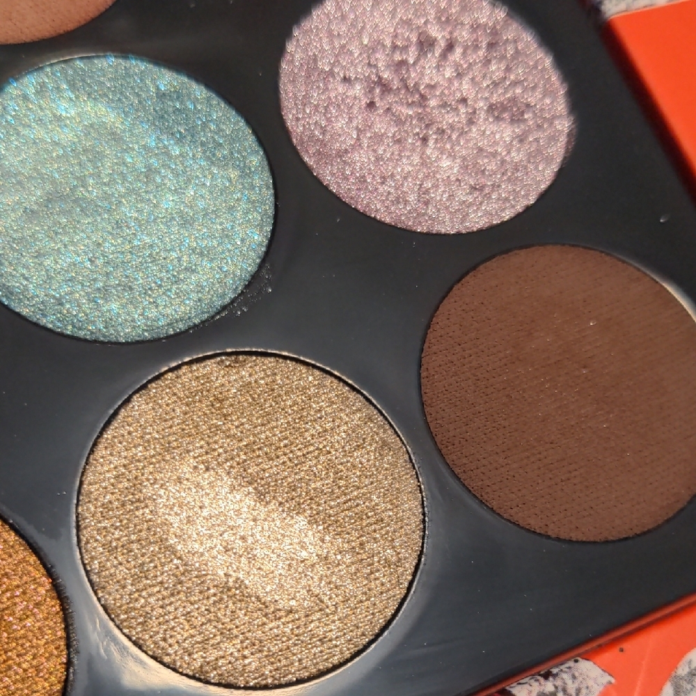 Pat McGrath Labs Luminous Legends: Mega Eye Shadow Palette - Picture 7 of 10